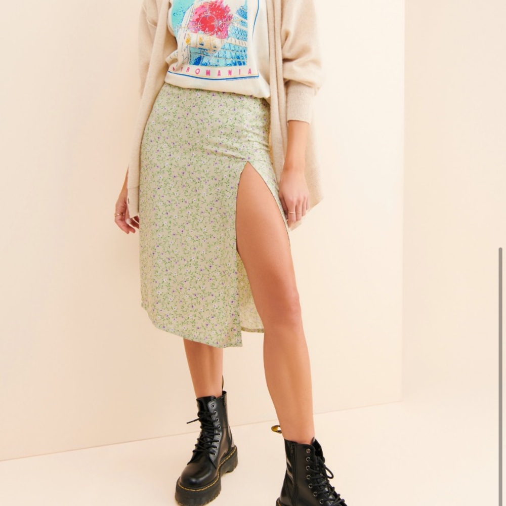 Long skirt with slit